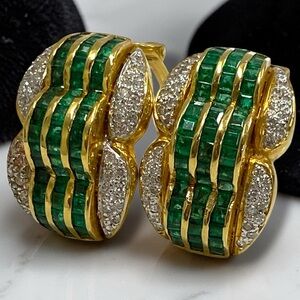 EXQUISITE Estate Solid 18k 750 Yellow Gold EMERALD and DIAMOND Omega Earrings